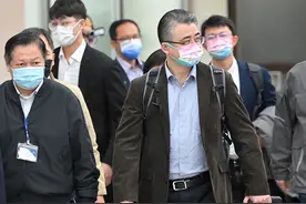 大陆代表团抵台，现场冲突一片混乱，顽固派扬言：台不怕大陆威胁图片