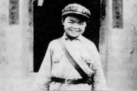 1936年，十岁孩童自称走过长征，毛主席问谁能证明，他答道：贺龙图片