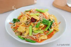 4种食材搭配，大火一炒就上桌，营养丰富味道棒，好做又好吃图片