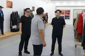 此地无银三百两？河北某市委书记短衫品牌被P掉，价格被网友查出图片