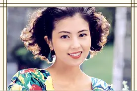 和山口百惠齐名，拥有盛世美颜却至今未嫁，首唱《夜来香》成经典图片