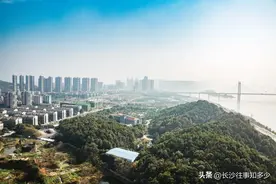 长沙城里唯二的道教福地，一处名满天下，一处满山白花花的坟地图片