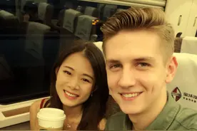 广东90后女孩嫁给浪漫的乌克兰男孩，每天他都要亲吻秀恩爱图片