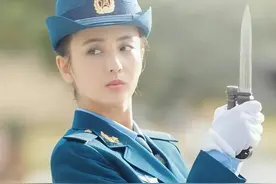穿军装的九位女明星图片