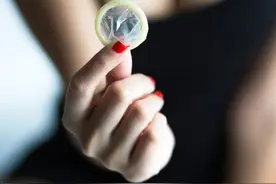 为留住情人，德国女子戳破避孕套想怀孕，却被以性侵罪告上法庭图片