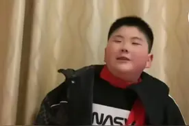 男孩考99分崩溃控诉父母图片