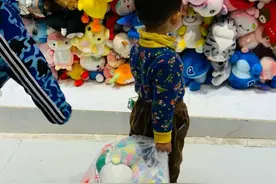跟了重庆夹娃娃大神一天，我发现了夹娃娃的那些套路图片