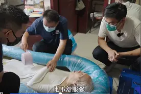 助浴师的背后，不只是洗澡，而是4000万老人的“体面”图片