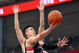 陈盈骏24+8祝铭震16分孙铭徽空砍26分 广州逆转东阳光终结连败图片