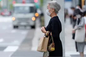 时尚与年龄无关！看这些东京街拍奶奶：发白，人又老，照样很美图片