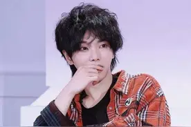 “双宇”同日被曝“塌房”，华晨宇和高瀚宇的粉丝反应却截然不同图片