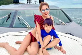 陈敏之带儿子出海游玩享受亲子乐 与李施嬅穿同款泳衣隔空比美图片