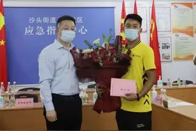 追光 |“英雄是在场的所有人！”小伙两闯火场救女童 他曾在重庆读大学图片