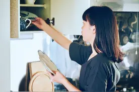 经验实证！碗碟餐具收纳这么做最好，整齐易拿，强迫症看了也超爽图片