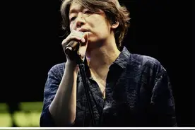 歌手老狼将赴乌鲁木齐举办个人演唱会——《同桌的你》等二十余首代表作将全部唱响图片