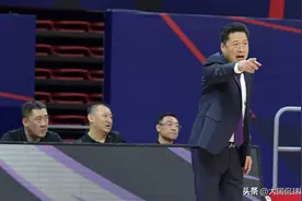 罚款+严重警告，上海男篮外援比斯利被罚，李春江脸色挂不住了图片