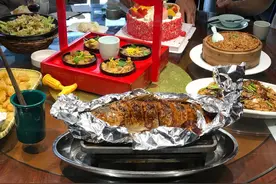 山东婆婆过生日，在朋友圈沸腾，南方人说没食欲，北方人说没吃够图片