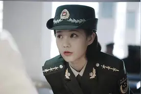 《特战荣耀》艾千雪不穿袜子，裸露双足太诱惑，网友：成何体统？图片