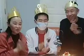 那一刻，风吹散了父亲的落叶，吹红了妈妈的花儿图片