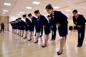 一鞠躬、再鞠躬、三鞠躬，用“再”不用“二”，为啥？图片