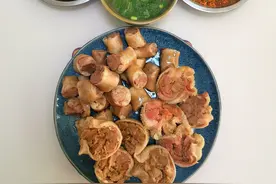 清炖肚包肉和肉肠图片