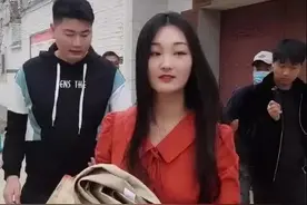 大衣哥儿子再次相亲成功，女方撞脸陈亚男！朱之文对新儿媳颇满意图片