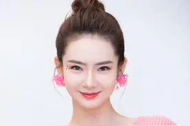 曝戚薇是双性恋！前女友用她名字给女儿取名，两人生活现状引热议图片