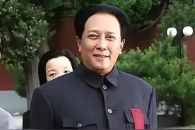 1996年，唐国强首次演毛主席，毛主席女儿却说：他能演好我爸吗？图片
