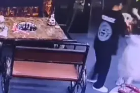 女童在火锅店蹦跳被烫伤，家长称索赔店方不理会，店主回应：孩子自己撞的，店员也受伤了，准备走法律程序图片