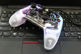 炫光灯效，丝滑流畅：盖世小鸡T4幻境有线手柄评测图片