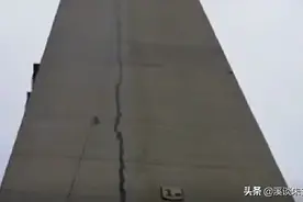 大妈装修砸断承重墙，二十层高楼变危楼，结果一波三折图片