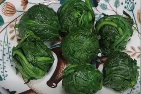 遇见荠菜别手软，一定要多囤一些，放冰箱保存随吃随取，特省事图片