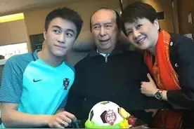 赌王隐藏30年的孩子，生母是梁安琪还是利智，当年发生了什么？图片