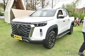 新车 | 长安“V标”皮卡览拓者实拍，造型硬派，内饰酷似CS75 PLUS图片