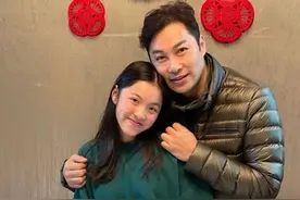 谭耀文晒照为子女庆生，15岁儿子成绩优异，11岁女儿像极了老爸图片