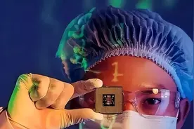 阿斯麦CEO谈中国EUV光刻机：差远了，搞中低端芯片更合适图片