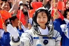 中国首位女航天员揭秘：十年时间两次升空，飞天前为丈夫留遗言图片