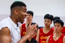 中国男篮为何落后 字母哥指导国青一幕火了 一针见血指出根源图片
