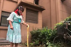为养母治病倾家荡产，拾荒也要还债的“大喜哥”，还是被“打”了图片