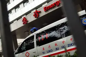 12岁女童呕吐腹泻，送医后放弃治疗，医生：木耳泡发要注意时间图片