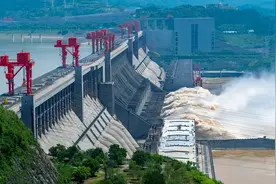 三峡大坝的寿命究竟有多久？建成17年了，2500亿投资收回来了吗？图片