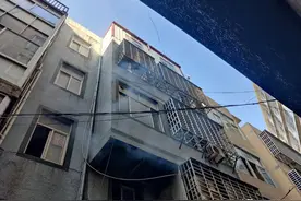 点赞！居民楼起火，福清一女子机智自救图片