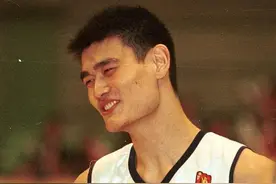 CBA历史单场篮板top15：姚明两次30+上榜，一人独占6席图片