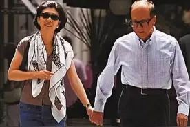 李嘉诚：中年丧妻，与红颜知己相伴28年，为何至今不敢娶她进门？图片