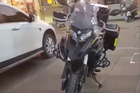 6天4夜！男子带妻子骑摩托车2400多公里返乡过年图片
