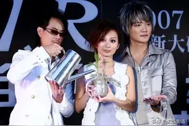 偷偷踢走主唱，找个“替身”炒冷饭卖情怀，如今凉透了？活该图片