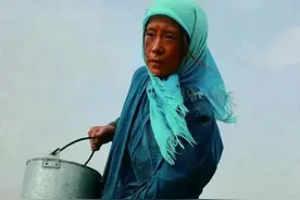 卖房请农民拍戏！今年最“惨”电影，悄悄赚了6000万图片