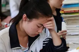 勤奋在天赋面前一文不值？高中生自曝学到深夜，考试成绩还是倒数图片