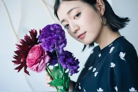 她毕业于北大，放弃百万年薪后投身娱乐圈，如今怎样了？图片