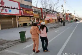 农村相亲很现实也很辛酸，带娃的彩礼也要几十万，大龄男的挣扎图片